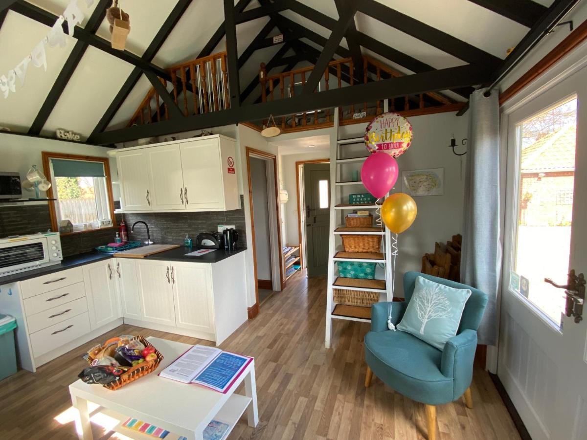 Saving Grace With Private Hot Tub Bawdeswell Exterior foto