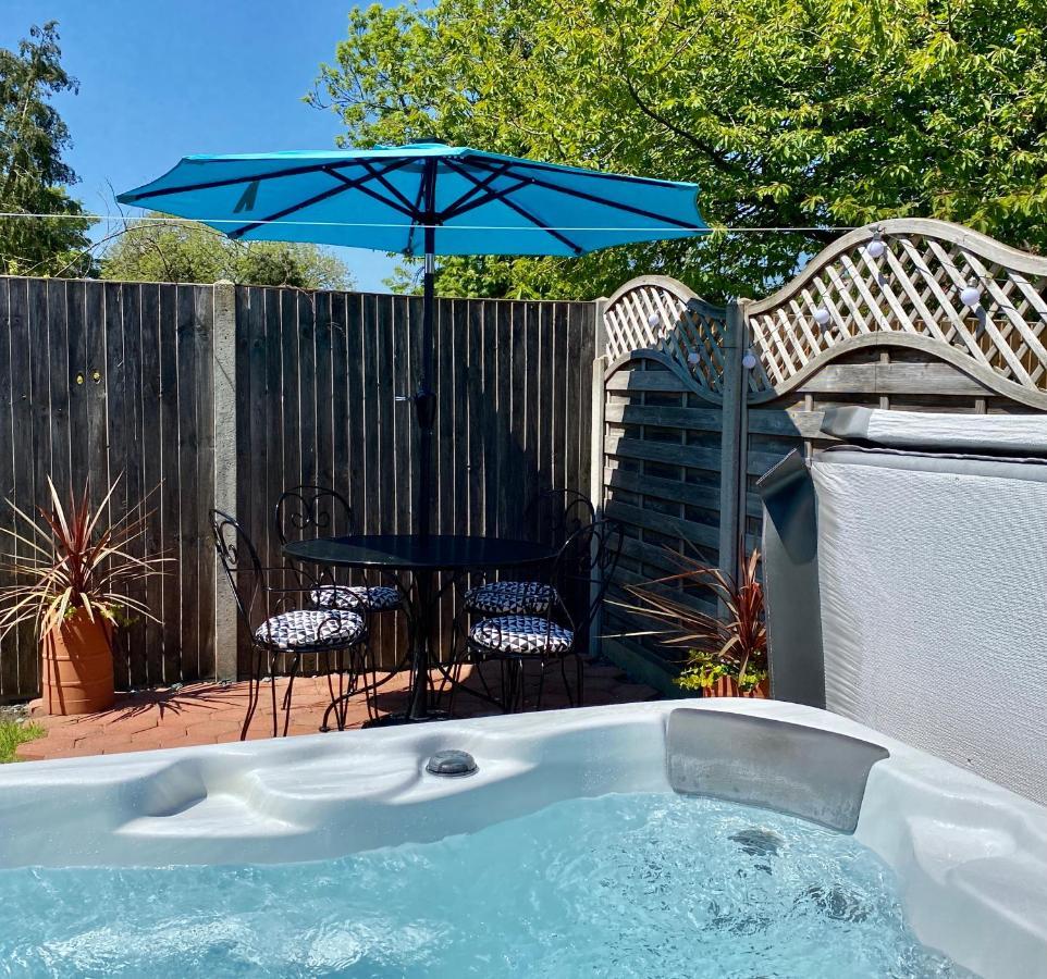 Saving Grace With Private Hot Tub Bawdeswell Exterior foto
