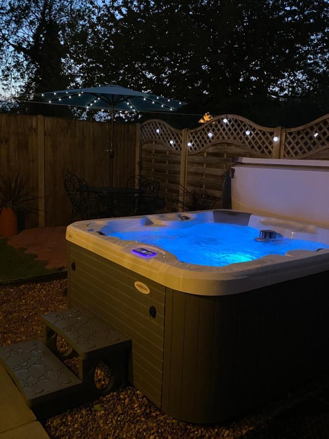 Saving Grace With Private Hot Tub Bawdeswell Exterior foto