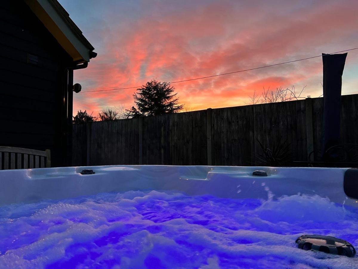 Saving Grace With Private Hot Tub Bawdeswell Exterior foto