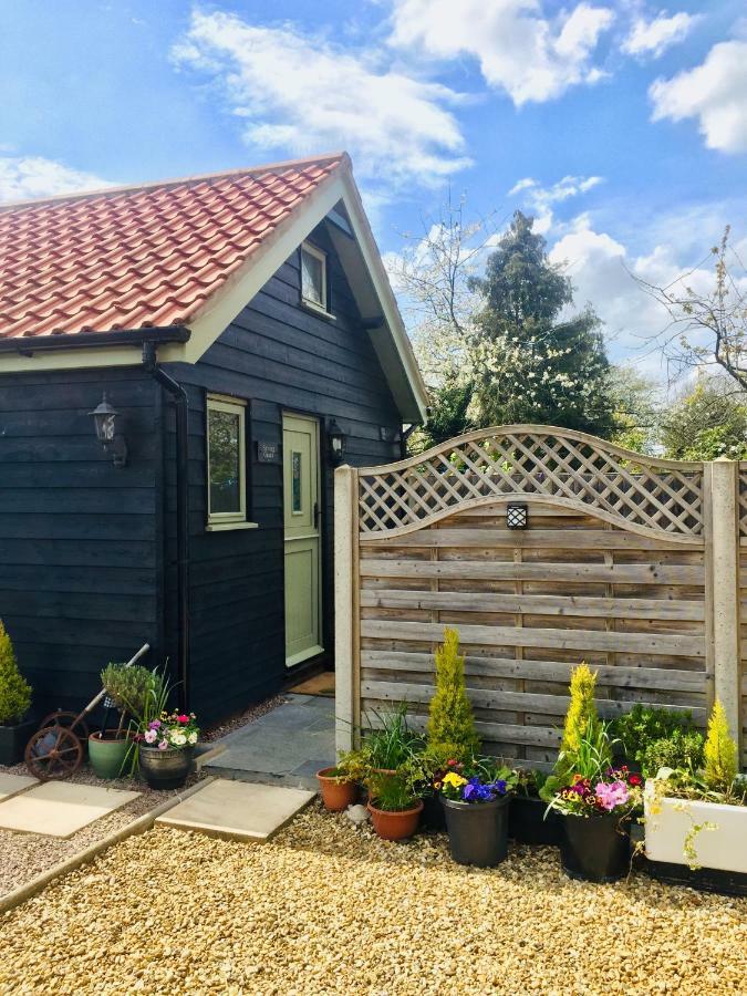 Saving Grace With Private Hot Tub Bawdeswell Exterior foto