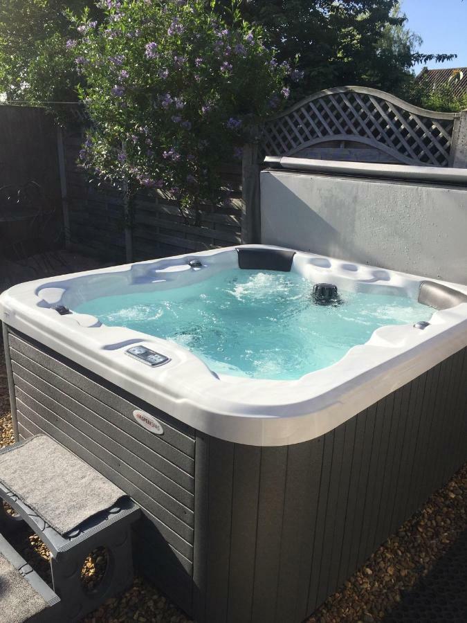 Saving Grace With Private Hot Tub Bawdeswell Exterior foto