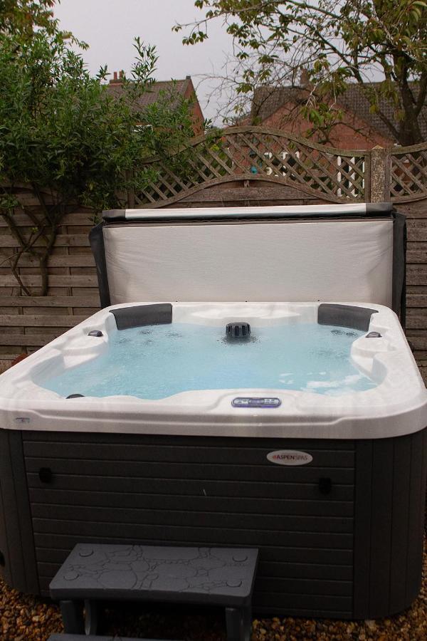 Saving Grace With Private Hot Tub Bawdeswell Exterior foto